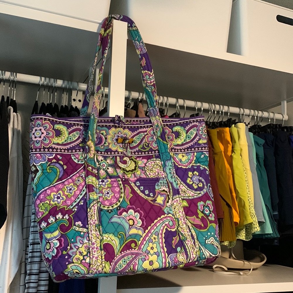 Vera Vradley Tote with lots of pockets!